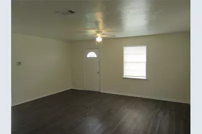 810 Lexington Drive, Lancaster, TX 75134 - Photo 2