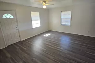 810 Lexington Dr, Lancaster, TX 75134 - Photo 10