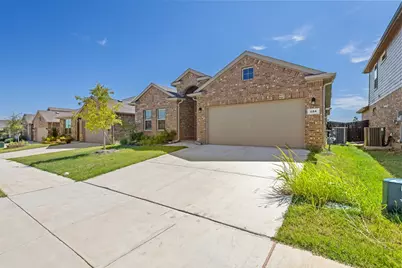 204 Dunmore Drive, Fort Worth, TX 76052 - Photo 2