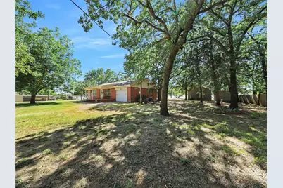 404 Selma Road, Bowie, TX 76230 - Photo 2