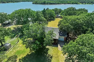 404 Selma Rd, Bowie, TX 76230 - Photo 2