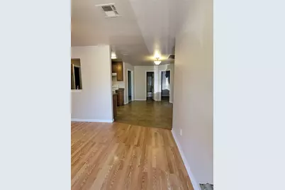 229 E Craven Avenue, Lacy Lakeview, TX 76705 - Photo 4