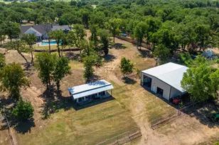 411 Center Hill Rd, Gainesville, TX 76240 - Photo 8