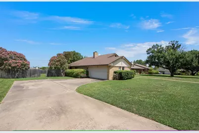 116 Boleman Drive, Hewitt, TX 76643 - Photo 2