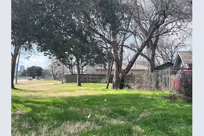 301 N Chandler Drive, Fort Worth, TX 76111 - Photo 2