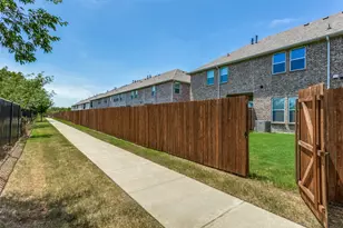 553 Hutchinson Ln, Lewisville, TX 75077 - Photo 26