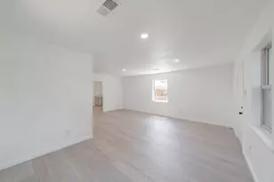 1509 Meadowcrest Dr, Garland, TX 75042 - Photo 6