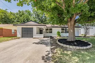 1509 Meadowcrest Dr, Garland, TX 75042 - Photo 2