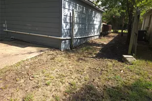 200 S Preston St, Wolfe City, TX 75496 - Photo 20