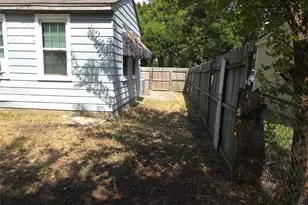 200 S Preston St, Wolfe City, TX 75496 - Photo 22