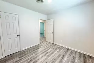 713 Cindy Ln, Grand Prairie, TX 75052 - Photo 16