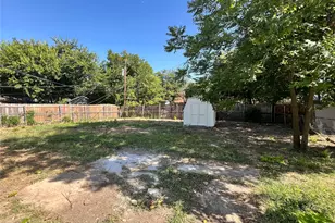 713 Cindy Ln, Grand Prairie, TX 75052 - Photo 18