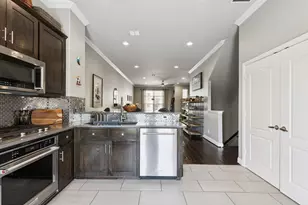 722 E 1st St, Fort Worth, TX 76102 - Photo 4