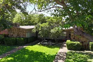13422 Blossohheath Ln, Dallas, TX 75240 - Photo 2