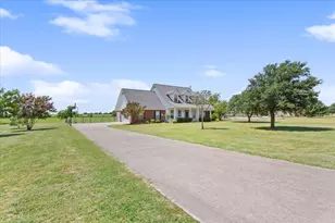 560 Doe Run Rd, Crawford, TX 76638 - Photo 6
