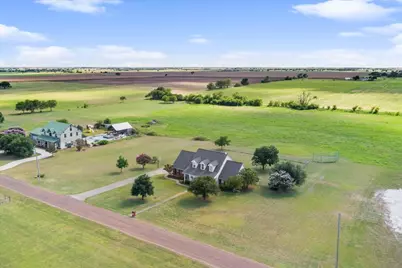 560 Doe Run Road, Crawford, TX 76638 - Photo 4