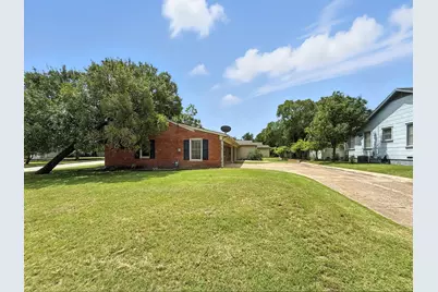 700 Park St Street, Gatesville, TX 76528 - Photo 4