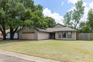 702 Indian Springs Dr, Waco, TX 76708 - Photo 2