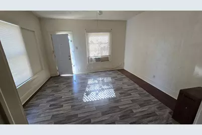 2503 Wilkinson Avenue, Fort Worth, TX 76103 - Photo 2