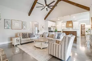 3207 Hummingbird Ct, Granbury, TX 76049 - Photo 4