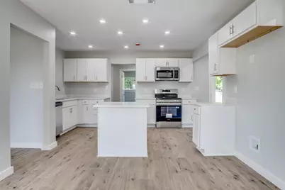 107 N Cherry Lane, Granbury, TX 76048 - Photo 8