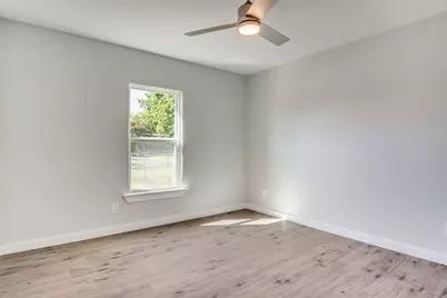 107 N Cherry Lane, Granbury, TX 76048 - Photo 18