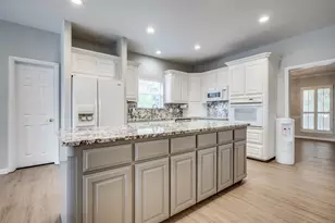 500 Navajo Ct, Runaway Bay, TX 76426 - Photo 8