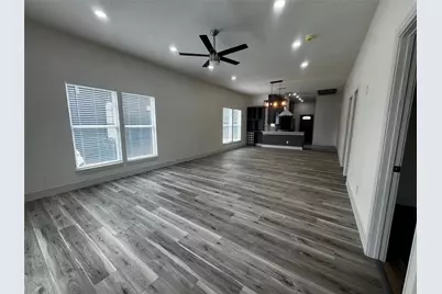 915 E Humbolt Street, Fort Worth, TX 76104 - Photo 8