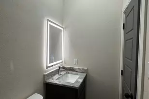 915 E Humbolt St, Fort Worth, TX 76104 - Photo 28