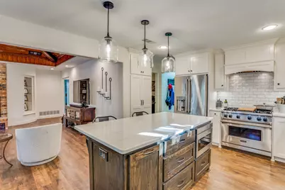 2140 S Winding Creek Drive, Grapevine, TX 76051 - Photo 10