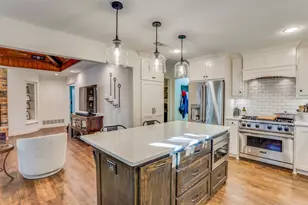 2140 S Winding Creek Dr, Grapevine, TX 76051 - Photo 10