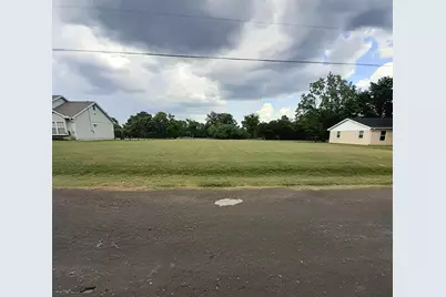 725 Henderson Boulevard, Groesbeck, TX 76642 - Photo 1