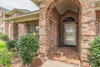 1020 Boscombe Court, Grand Prairie, TX 75052 - Photo 2