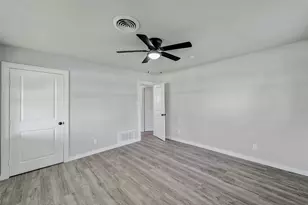 309 E Obuch St, Valley View, TX 76272 - Photo 20