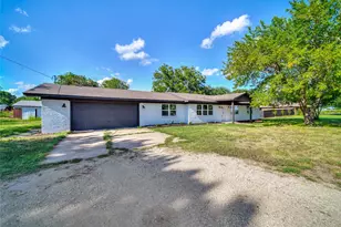 309 E Obuch St, Valley View, TX 76272 - Photo 2