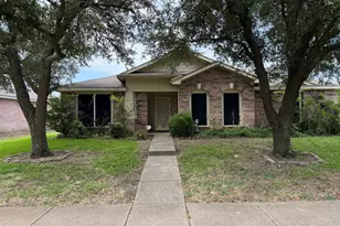 135 Palm Dr, Lancaster, TX 75146 - Photo 2