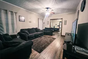 217 Polk St, Gilmer, TX 75644 - Photo 2