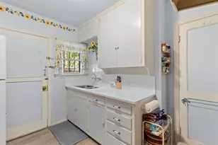 1703 Brandon St, Dallas, TX 75208 - Photo 10