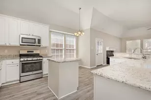 812 Pinnacle Cir, Lewisville, TX 75077 - Photo 4