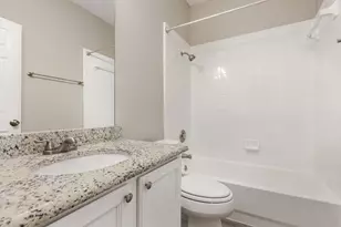 812 Pinnacle Cir, Lewisville, TX 75077 - Photo 14