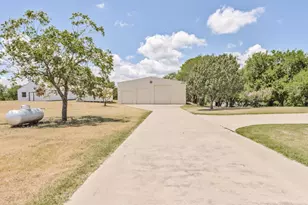 547 Fm 677 N, Saint Jo, TX 76265 - Photo 32