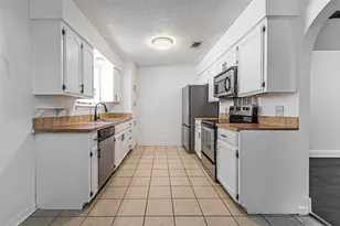 515 Lynnewood Ave, Burleson, TX 76028 - Photo 14