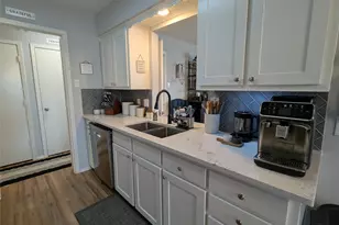 2827 Cross Timbers Dr, Irving, TX 75060 - Photo 4