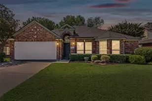 444 Misty Ln, Lewisville, TX 75067 - Photo 2
