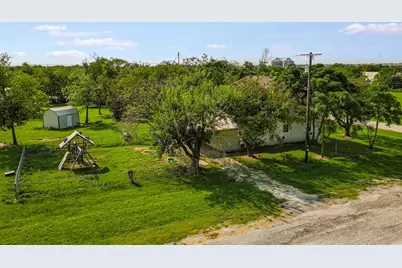 112 W Hackberry Street, Malone, TX 76660 - Photo 30