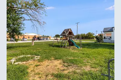 112 W Hackberry Street, Malone, TX 76660 - Photo 34