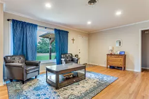 3928 Menzer Rd, Fort Worth, TX 76103 - Photo 4