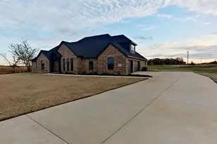1165 Deerfield Dr, Wills Point, TX 75169 - Photo 2