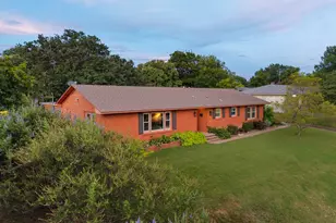 2309 Skyline Dr, Waco, TX 76710 - Photo 2