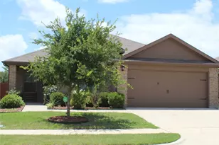 624 Yarborough St, Crowley, TX 76036 - Photo 2